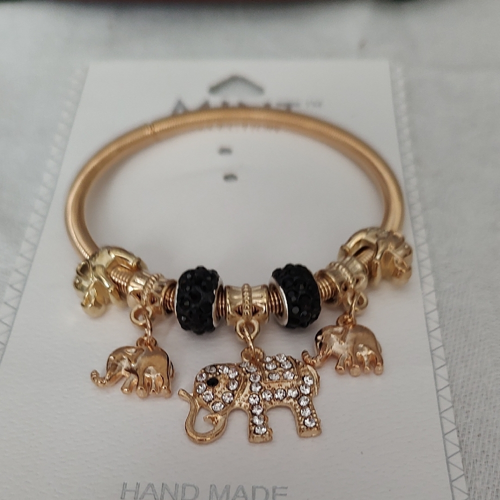 Beautiful  Elephant Gold Plated Charm Bracelet  Stretch Costume Fashion Jewelry